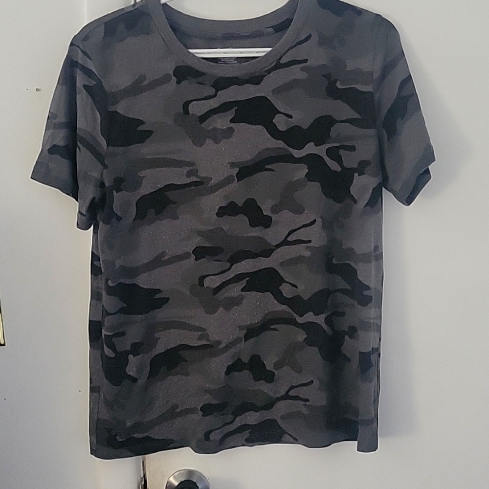 Goerge camouflage grey t shirt size small